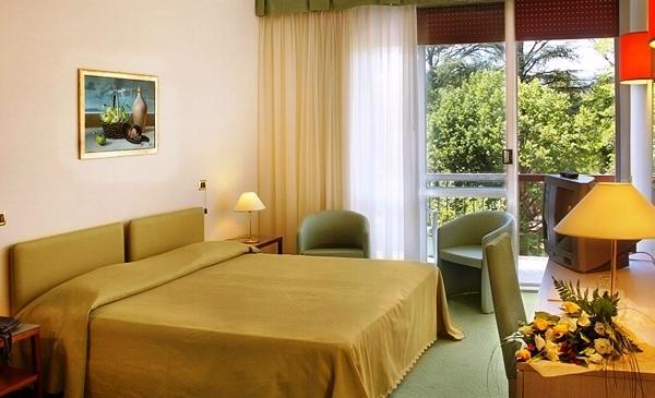 Hotel Cristallino & Suites モンテカティーニ・テルメ エクステリア 写真